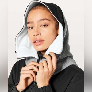 Lululemon Burrow In Snood
Heathered Medium Grey / Black